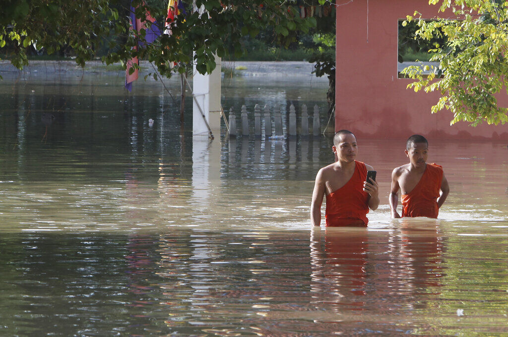 APTOPIX Cambodia Flooding
